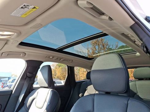 Used 2024 Volvo XC60 B5 Plus w/ Protection Package Premier image 18