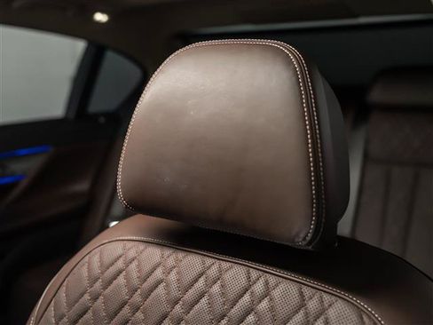 Used 2021 BMW 740i w/ Premium Package RWD image 21