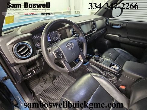 Used 2019 Toyota Tacoma TRD Sport AWD/4WD image 11