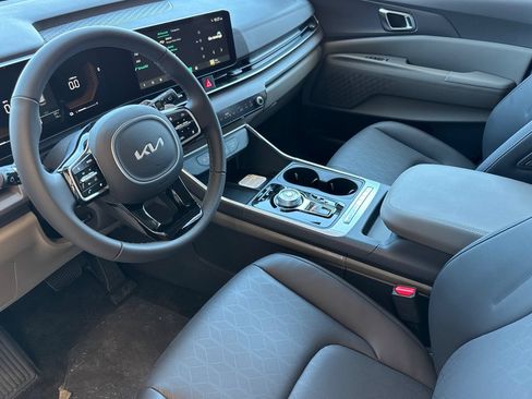 New 2026 Kia Carnival EX FWD image 10