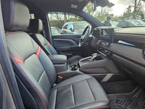 Used 2023 Chevrolet Colorado Z71 w/ Z71 Convenience Package 2 image 11