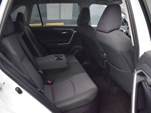 Used 2025 Toyota RAV4 XLE AWD/4WD image 11