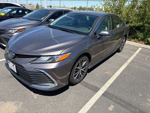 Used 2024 Toyota Camry XLE w/ Navigation Package FWD image 2
