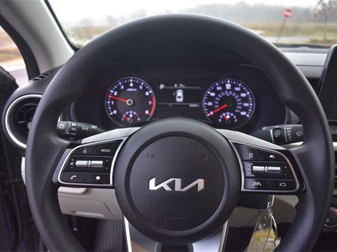 Certified 2023 Kia Forte LXS w/ LXS Technology Package image 24