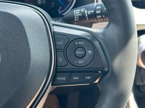 Used 2023 Toyota RAV4 XLE Premium image 39