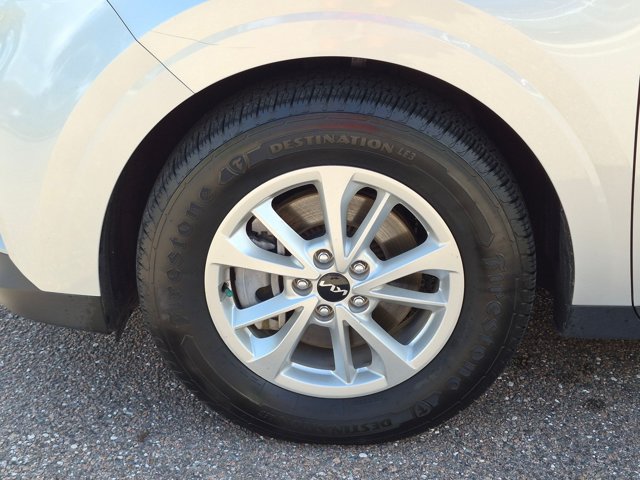 Used 2023 Kia Carnival LX FWD image 22