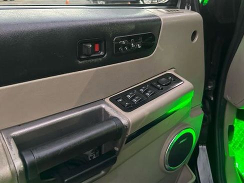 Used 2003 HUMMER H2 w/ Preferred Equipment Group image 24