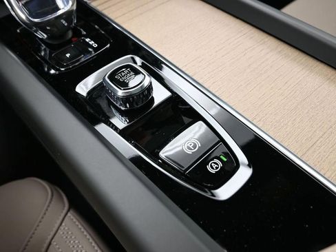 New 2026 Volvo XC60 B5 Plus w/ Protection Package Premier image 19