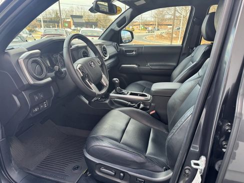 Used 2023 Toyota Tacoma Limited w/ Nightshade Package image 10