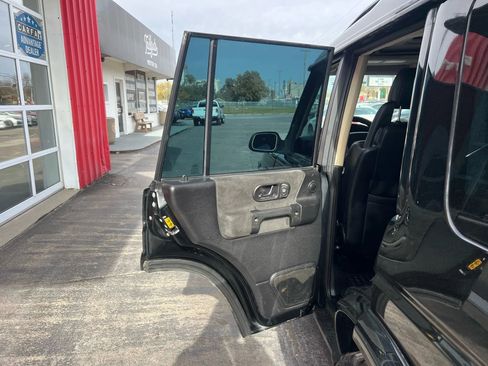 Used 2003 Land Rover Discovery SE7 image 10