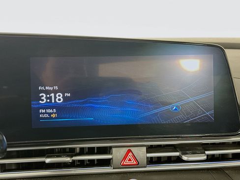 Used 2025 Hyundai Elantra SEL FWD image 21