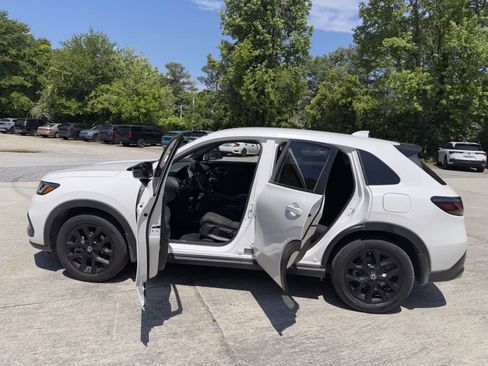 Certified 2025 Honda HR-V Sport image 18