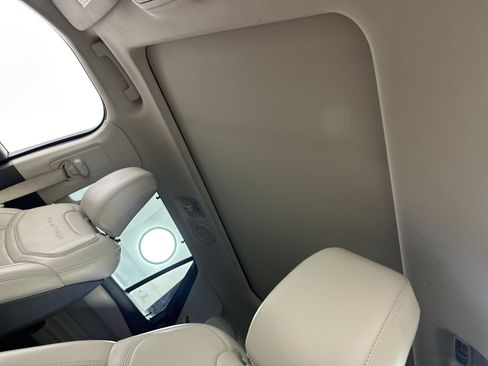 Used 2020 Ford Explorer Platinum w/ Premium Technology Package image 18