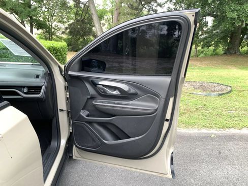 Used 2022 GMC Terrain AT4 AWD/4WD image 29