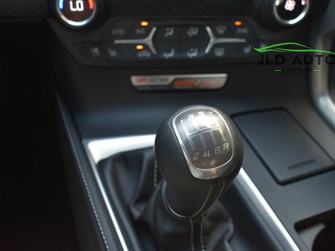 Used 2015 Chevrolet Corvette Z06 w/ 3LZ Preferred Equipment Group RWD image 17