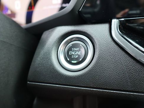 Used 2024 Chevrolet Colorado Trail Boss w/ Technology Package image 19