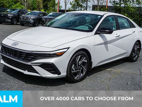 Used 2025 Hyundai Elantra Sport image 3