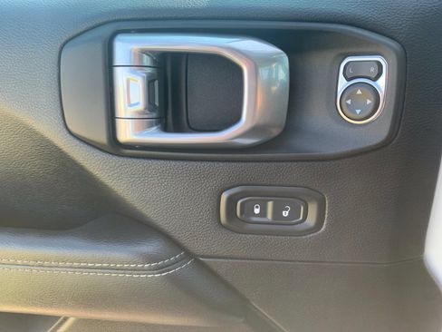 Used 2021 Jeep Wrangler Unlimited Sahara AWD/4WD image 14