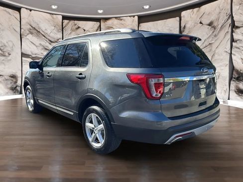 Used 2017 Ford Explorer XLT image 7