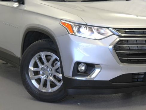 Used 2020 Chevrolet Traverse LT FWD image 3