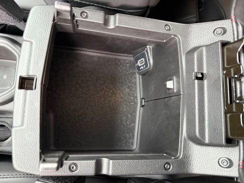 Used 2025 Jeep Wrangler Unlimited Rubicon AWD/4WD image 23