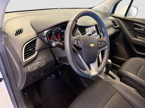 Certified 2022 Chevrolet Trax LT w/ LT Convenience Package image 9