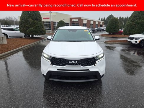 Used 2023 Kia Sorento LX image 8