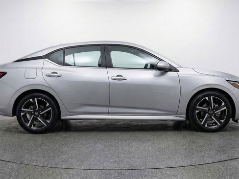 Used 2025 Nissan Sentra SV FWD image 11