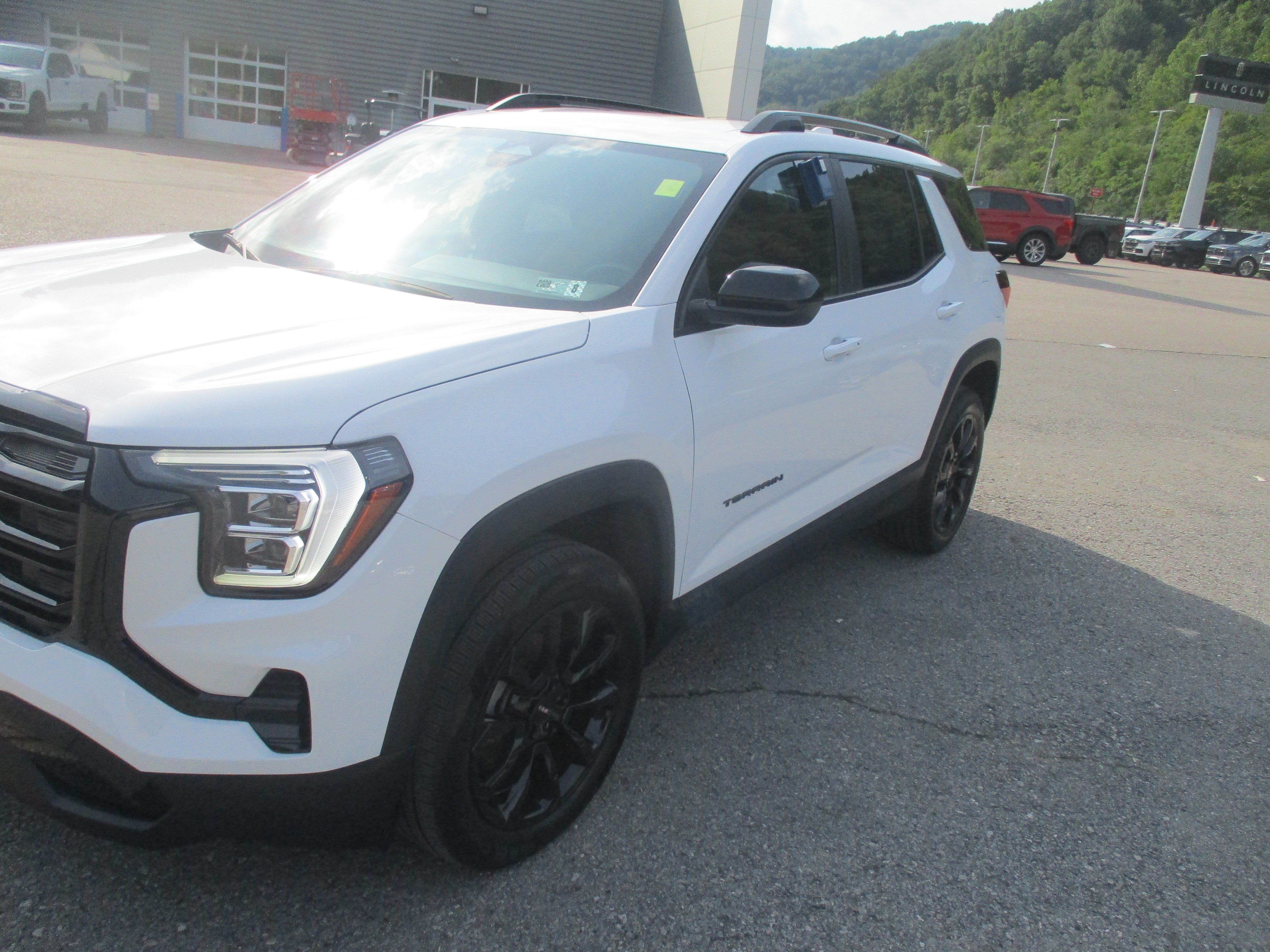 Used 2025 GMC Terrain Elevation w/ Black Edition AWD/4WD image 8
