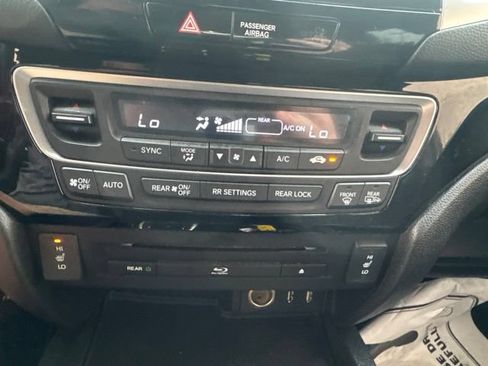 Used 2017 Honda Pilot Touring image 23