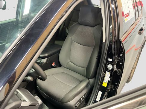 Used 2023 Toyota RAV4 AWD Hybrid image 19
