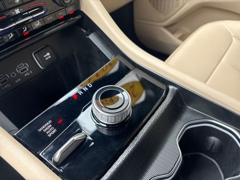 Used 2024 Jeep Grand Cherokee Limited image 28