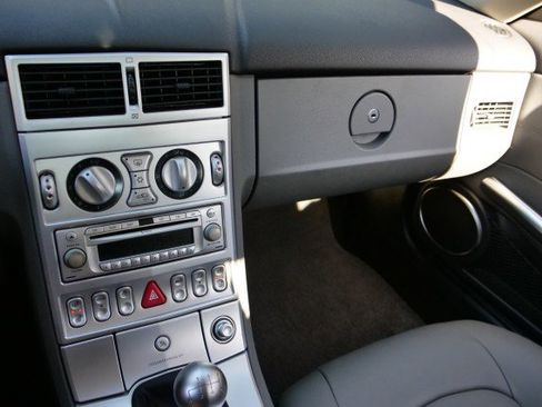 Used 2006 Chrysler Crossfire Limited image 12
