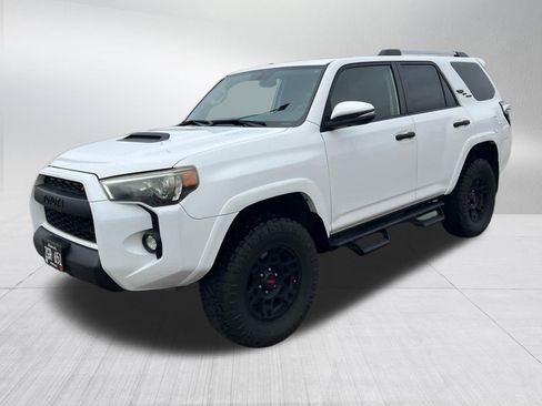 Used 2018 Toyota 4Runner TRD Off-Road Premium image 3