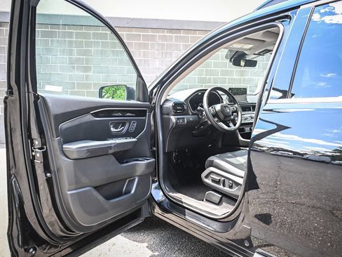 Used 2024 Honda Pilot Touring image 7