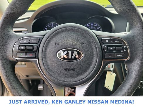Used 2018 Kia Optima LX w/ 17" Alloy Wheels Package FWD image 12