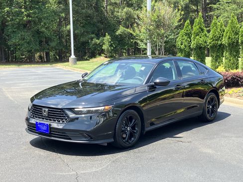 Certified 2025 Honda Accord SE image 6