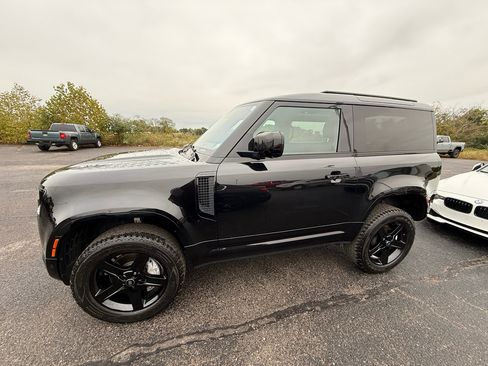 Used 2022 Land Rover Defender 90 X-Dynamic SE image 3