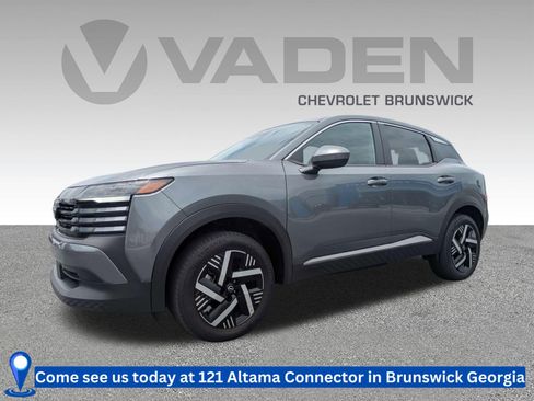 Used 2025 Nissan Kicks SV w/ Charging Package FWD image 1