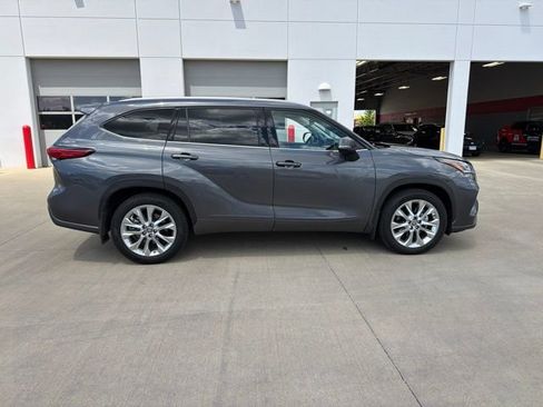 Used 2023 Toyota Highlander Limited AWD/4WD image 8