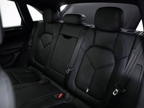 Certified 2025 Porsche Macan image 30