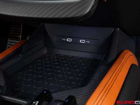 Used 2025 Lamborghini Revuelto AWD/4WD image 39