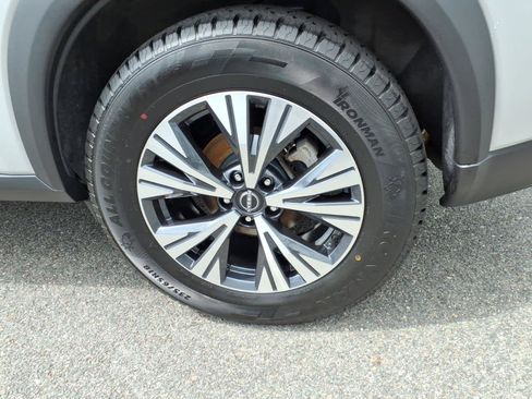 Used 2023 Nissan Rogue SV AWD/4WD image 9