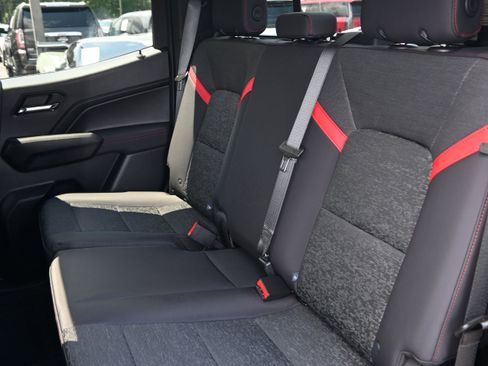 Used 2025 Chevrolet Colorado Z71 w/ Technology Package image 35