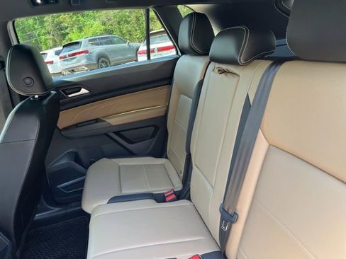 Used 2023 Volkswagen Atlas Cross Sport SE w/ Panoramic Sunroof Package FWD image 14