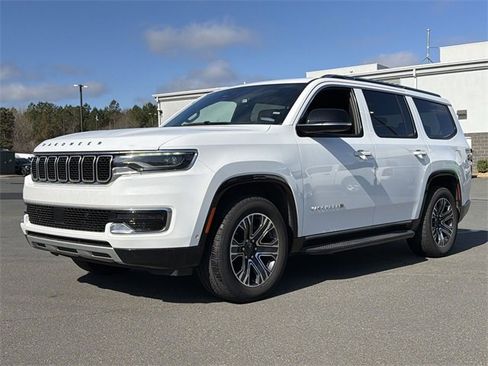 Used 2024 Jeep Wagoneer Series II image 2