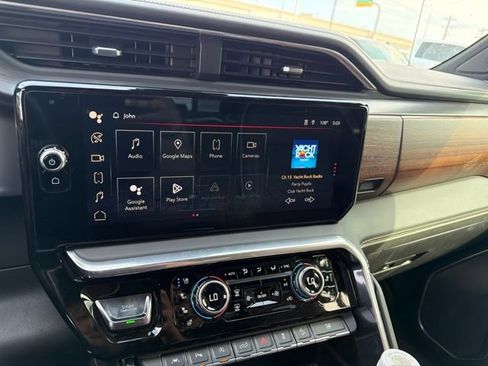 Used 2022 GMC Sierra 1500 Denali Ultimate AWD/4WD image 11