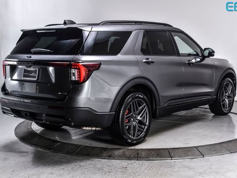 Used 2025 Ford Explorer ST-Line w/ ST-Line Street Pack image 6