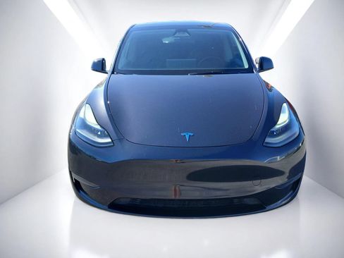 Used 2024 Tesla Model Y Long Range RWD image 3