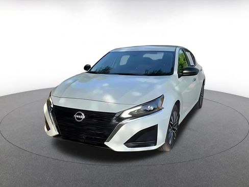 Used 2025 Nissan Altima 2.5 SV FWD image 7